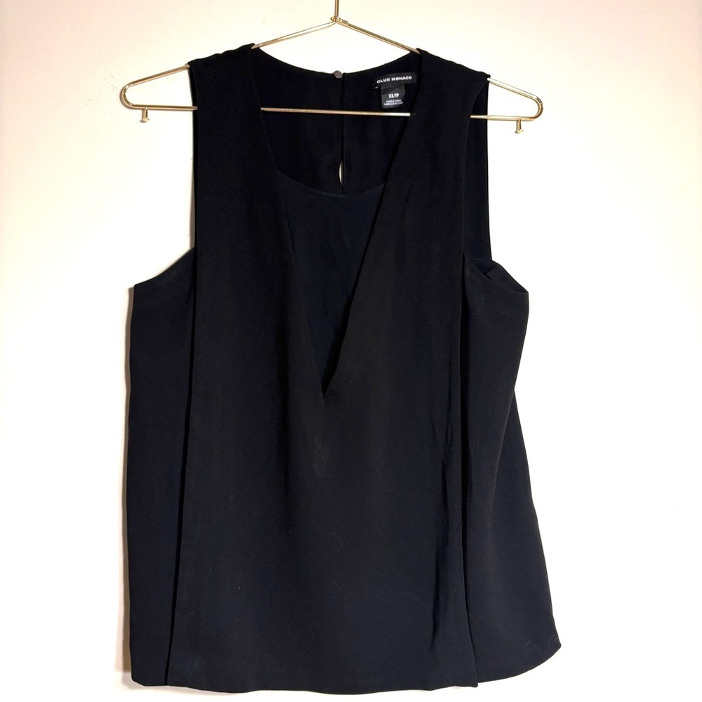 Club Monaco Elegant womens Black Sleeveless Blouse, Sz XS but fits bigger